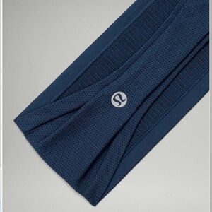 USED (in excellent condition) Lululemon Metal Vent Tech Headband-Classic Navy